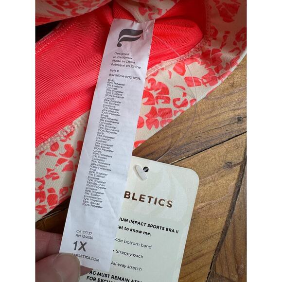 Fabletics Kessler Orange Coral Cream Strappy
Reptile Print Med Impact NWT Bra - Picture 6 of 8